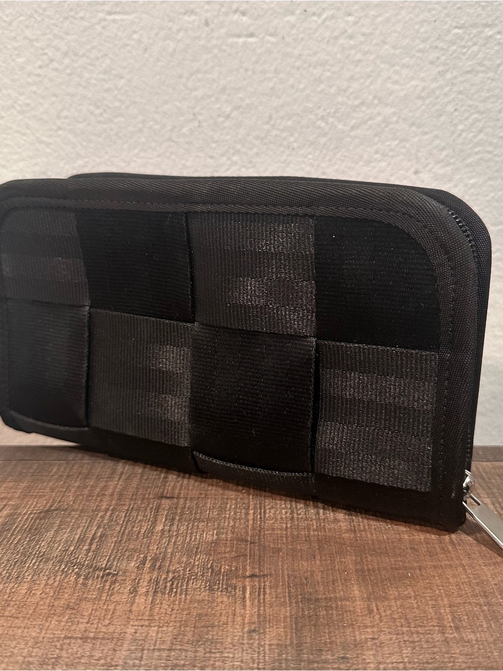 Harveys Seatbelt clutch wallet accordion wallet